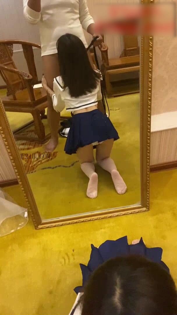 -顶级网黄尤物女神『一只小嘤嘤(是桃桃呀)』合集，高挑的身材 丝袜大长腿 蜜臀翘臀 这身材简直了，被金主各种肏 3