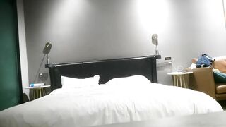 【完整三部画质增强版】阿刚探花约到极品反差兼职空姐，高颜值黑丝美腿，御姐叫床萝莉音，舔屁眼的时候还主动摇屁股.