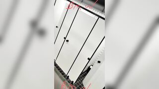 极品厕拍】手持闪光变焦 极品女神主播 超清拍摄