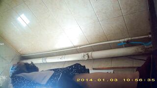 大学女厕全景偷拍多位美女 各种小黑鲍完美展示.