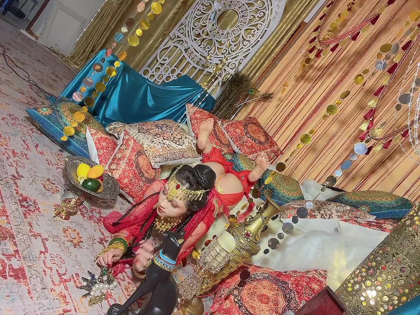 顶级露脸反差女神！推特爆火，极品福利姬【钛合金】大尺度私拍视图，波斯异域风情，骚丁勒逼呼之欲出，超诱人