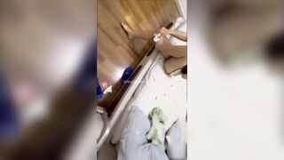 绿帽老公带着美女老婆酒店找单男玩4P 看着老婆被别的男人操就特别的兴奋