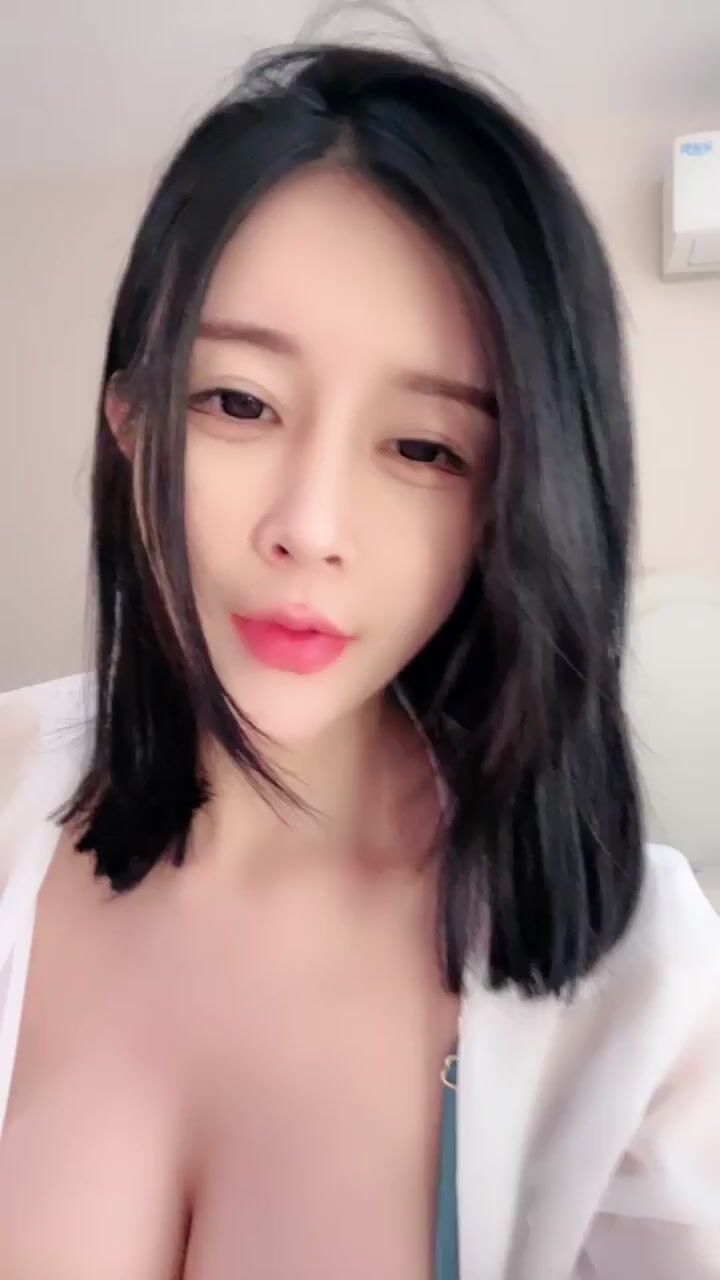 女神回来啦！S级身材，抚媚姐姐【霸气白骨精】福利，抠穴道具自慰