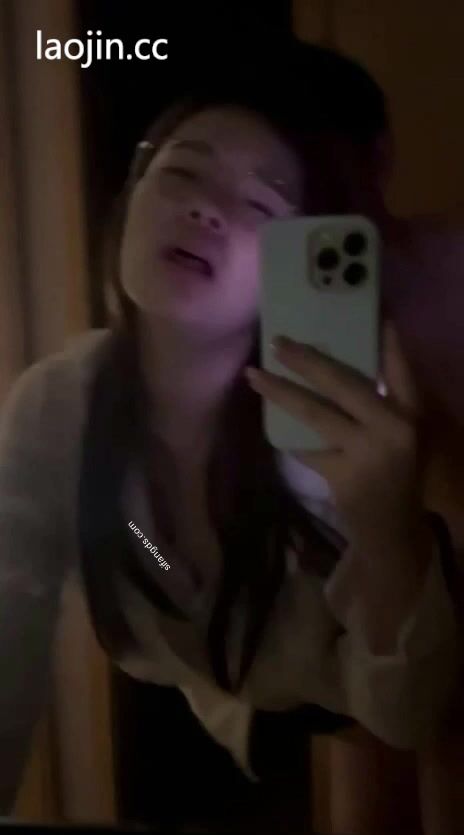 2025年2月最新，富二代真实约炮，【fKabuto】，25岁白富美，完美露脸，生活照对比，欲望很大，极品美乳