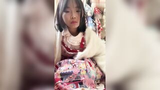 二次元反差高中生自慰】清纯可爱白虎学生妹玩小鸡巴玩具干嫩穴，小穴娇嫩欲滴忍不住想舔她