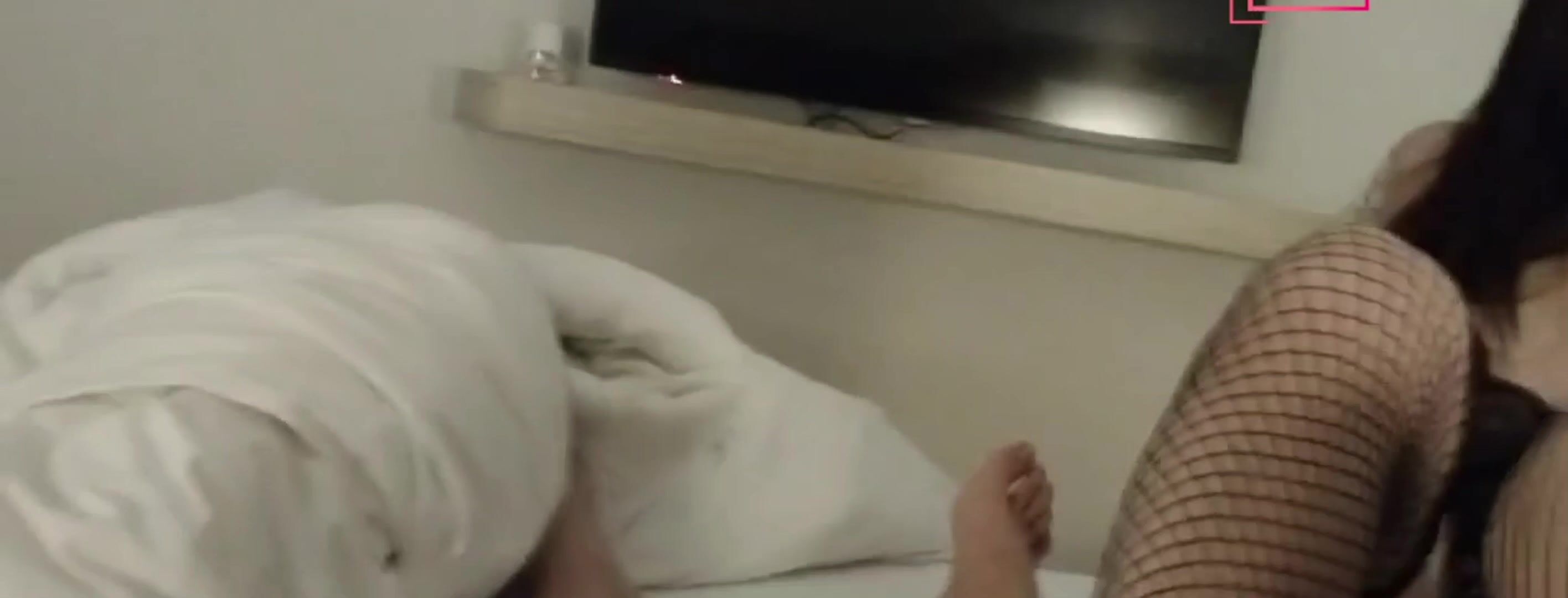 湖北金融系反差校园女神性爱视频 被瓜友投稿曝光 外表清纯私下淫荡至极 这是得不到就曝光啊