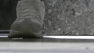 极品颜值小美女嘘嘘，近景特写同步露脸全身，小姐姐私密处看得一清二楚