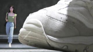 极品颜值小美女嘘嘘，近景特写同步露脸全身，小姐姐私密处看得一清二楚