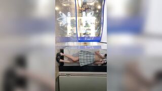 主人露出任务 清纯学妹 商场露出挑战！人前女神 人后被主人支配玩弄的小狗，清纯靓丽外表下是个反差婊母狗