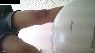 【精品厕拍】，校园厕拍达人，对自己女同学下手，多位妹子嘘嘘被偸拍