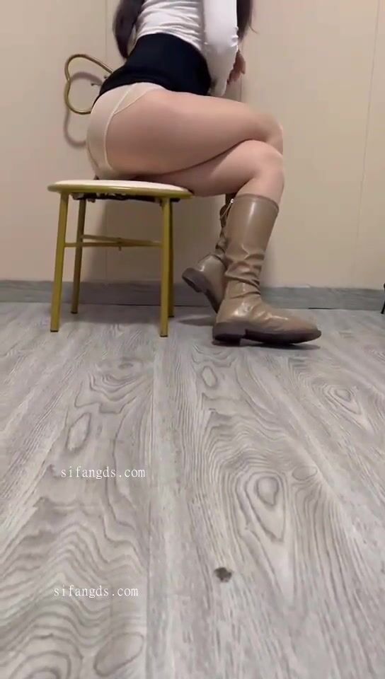 2025年3月最新流出，【快手福利】丝袜高跟御姐【可小艾】，甜美小少妇，完美露脸，家中自慰，水汪汪的穴