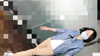 大神潜入办公楼女厕偷拍几位美女职员的各种大黑鲍鱼