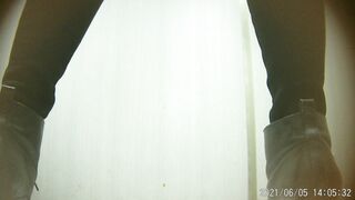 商场女厕，高清近景，偸拍数位美少妇方便，菊花私洞清晰可见，浮想联翩，非常诱惑1