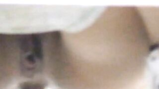 【精品厕拍】，技术型坑神，横扫商场医院街边女厕，脸逼同步偸拍，数位小姐姐方便.