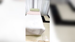 剧情演绎：按摩店勾引顾客，熟练的按摩技巧，大鸡巴硬邦邦，忍不住插入狂艹 一顿！