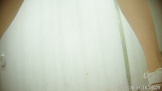 厕拍，商场女厕，高清近景，偸拍数位美少妇方便，菊花私洞清晰可见，浮想联翩，非常诱惑1