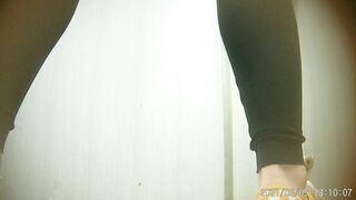 厕拍，商场女厕，高清近景，偸拍数位美少妇方便，菊花私洞清晰可见，浮想联翩，非常诱惑2