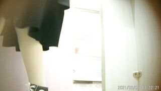 厕拍，商场女厕，高清近景，偸拍数位美少妇方便，菊花私洞清晰可见，浮想联翩，非常诱惑3