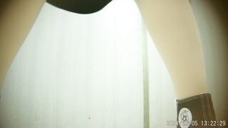 厕拍，商场女厕，高清近景，偸拍数位美少妇方便，菊花私洞清晰可见，浮想联翩，非常诱惑3