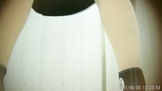 厕拍，商场女厕，高清近景，偸拍数位美少妇方便，菊花私洞清晰可见，浮想联翩，非常诱惑3