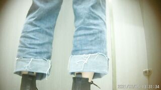 厕拍，商场女厕，高清近景，偸拍数位美少妇方便，菊花私洞清晰可见，浮想联翩，非常诱惑4