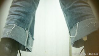 厕拍，商场女厕，高清近景，偸拍数位美少妇方便，菊花私洞清晰可见，浮想联翩，非常诱惑4