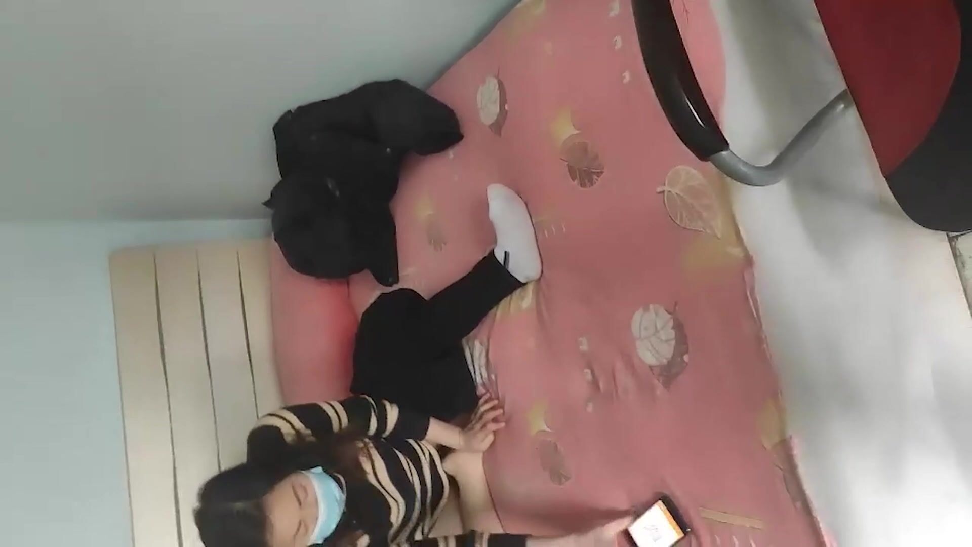 探访按摩店 城中村内找了一个轻熟女，直接无套乱艹，太爽了，没艹几下就内射了