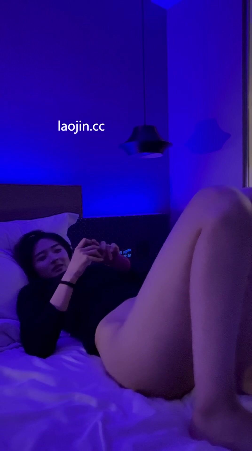 2025年3月最新，黑马大神露脸群，【真实勾搭邻家女孩】，蜜桃臀后入，颜射，小姐姐床上做爱很疯狂，对白精彩刺激 (2)