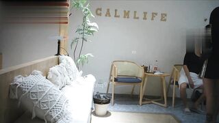 单位领导酒店潜规则白白嫩嫩的女下属还有点害羞不好意思 各种姿势操她的小黑鲍鱼完美露脸