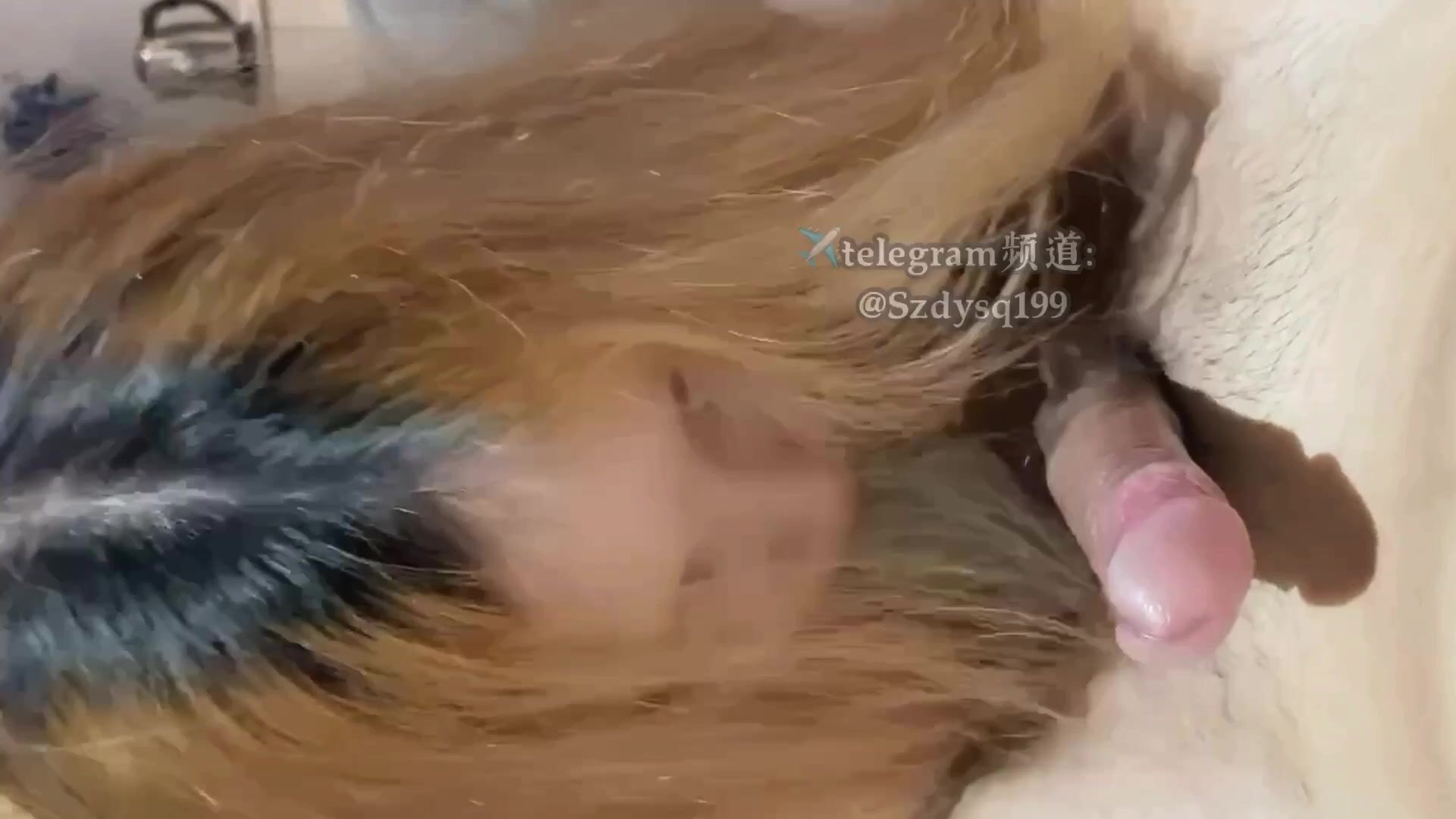 3月无水版】推特约炮网黄「深圳第一深情」「LOOKS199」小母狗骚逼太粉了，主动打自己耳光，像母狗一样趴过来含鸡巴舔屁眼