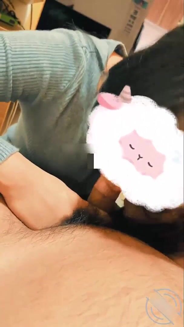 家庭乱伦》趁老婆不在家偷窥小姨妹洗澡自慰 趁她喝醉偷偷操了她的小肥B