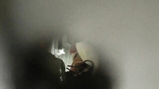 新流出手持厕拍猫眼原创❤️偷拍几个美女尿尿骚逼蕾丝内内穿好还摸一下逼