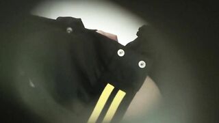 新流出手持厕拍猫眼原创❤️偷拍几个美女尿尿骚逼蕾丝内内穿好还摸一下逼