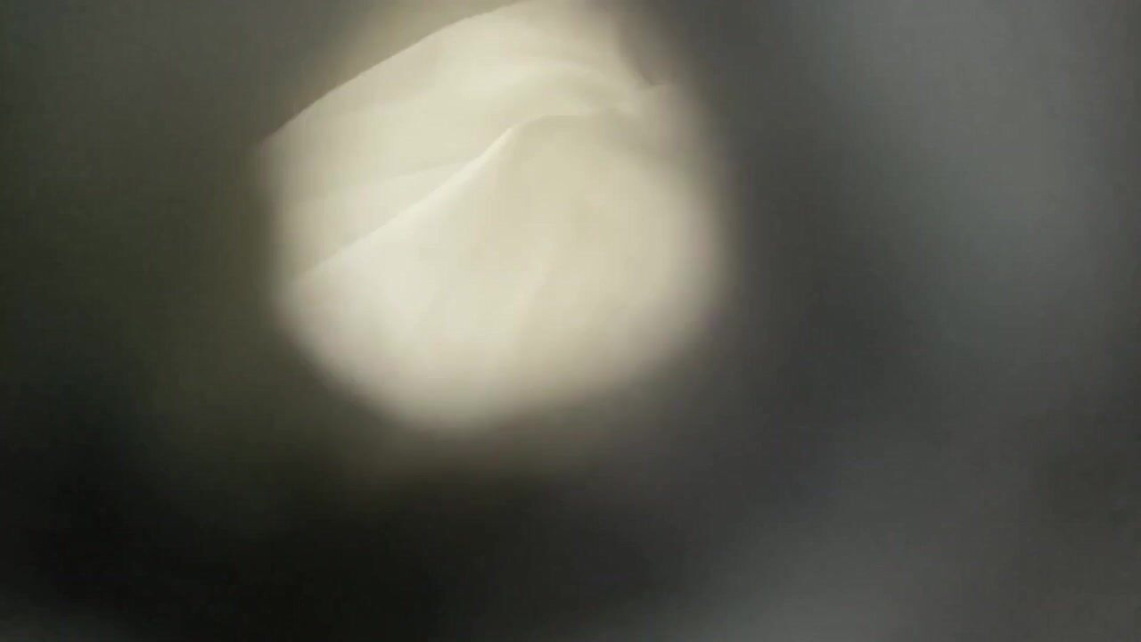 新流出手持厕拍猫眼原创❤️偷拍几个美女尿尿骚逼蕾丝内内穿好还摸一下逼