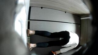 最新流出❤️精品厕拍火锅城女厕全景高清后拍超短裙松糕鞋靓妹差点滑倒