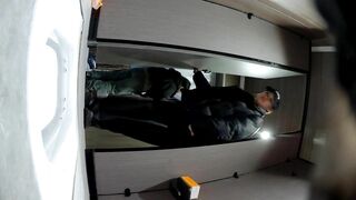 最新流出❤️精品厕拍火锅城女厕全景高清后拍超近视角偷拍健美裤长靴美女的逼