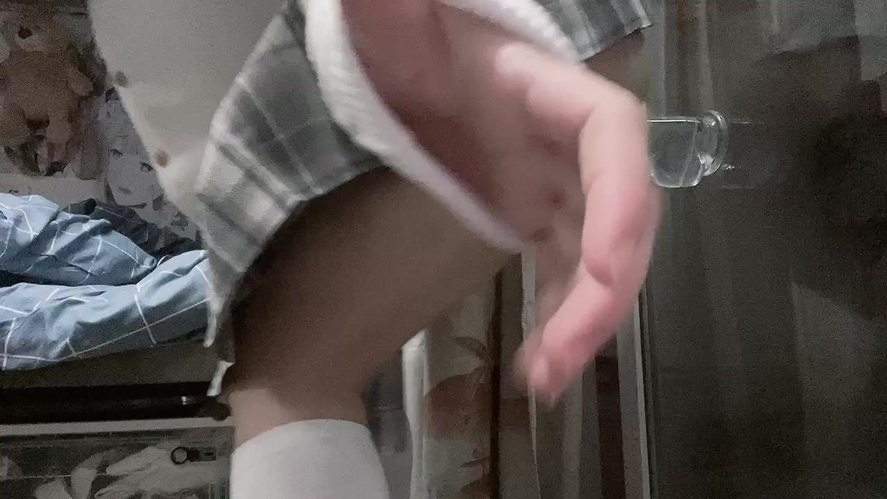 露脸巨乳高颜值大学生宿舍自慰，户外露出，喝尿，叫爸爸！漂亮学生妹私下极度反差是个露出癖性瘾小母狗