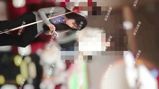 厕拍大神速速的世界❤️手持闯拍台球馆女厕偷拍来打球的美女尿尿有个不错的白虎妹.