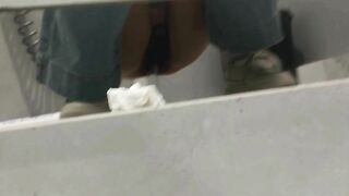 厕拍大神速速的世界❤️手持闯拍台球馆女厕偷拍来打球的美女尿尿有个不错的白虎妹.