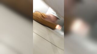 【精品厕拍达人】，潜入办公大楼女厕，全方位偸拍超多小姐姐方便，拍脸又拍逼，罕见的发生，偷拍中的偷拍6