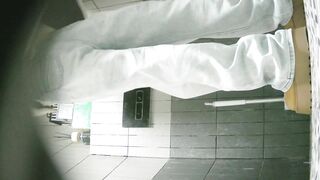 大神❤️写字楼女厕前后景双视角高清偷拍女同事尿尿无毛白虎