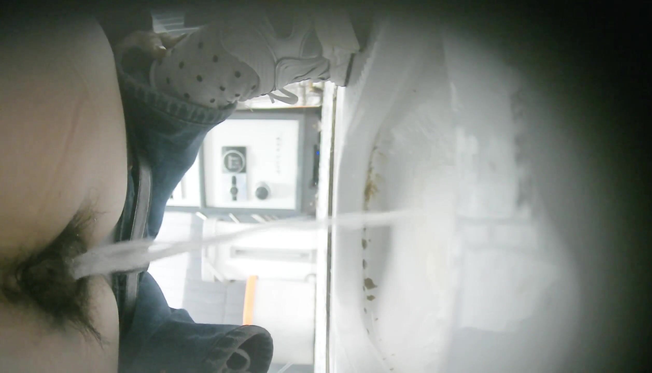 大神❤️写字楼女厕前后景双视角高清偷拍女同事尿尿无毛白虎