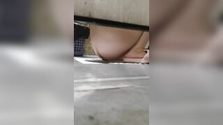 写字楼女厕全景偷拍 几个美女职员的肥美大鲍鱼1