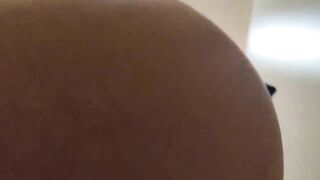 商场女厕近距离抄底偷拍高跟制服少妇 两片烤肠一样的肥鲍鱼.