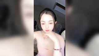 女神 妙妙】 完美尤物正常播的时候给人一种明星贵妇的感觉，大秀的时候又让人眼前一亮好淫荡啊，超级反差