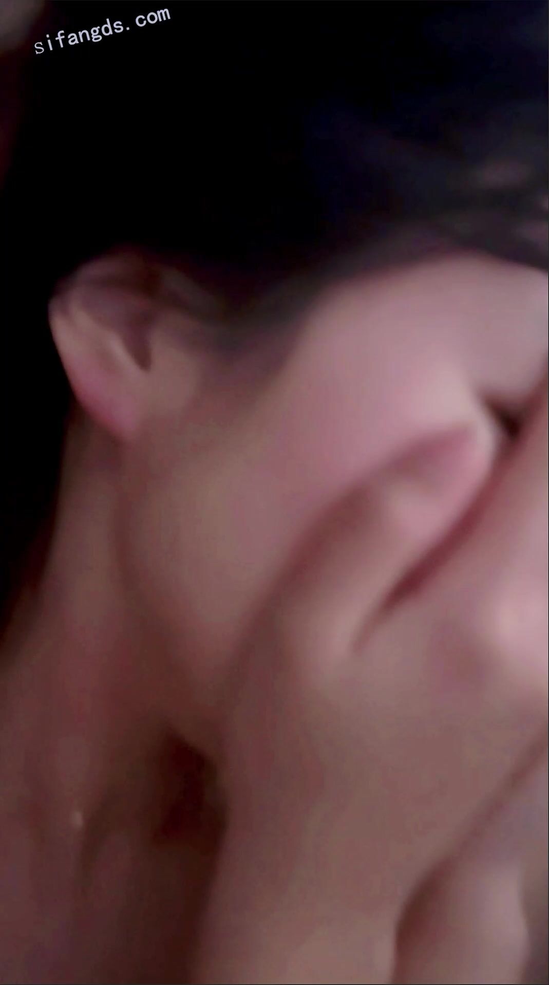 2025年3月最新，【绿帽泄密】白嫩女友超害羞，啪啪不停遮脸,还是被强拍。有生活照，反差对比值得一撸