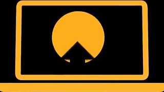 OF日本大眼萌妹「Yui Peachpie」偷袭在床上看书的表妹，把鸡巴透过裙子和内裤塞进她的小穴里，把表妹干到潮喷.