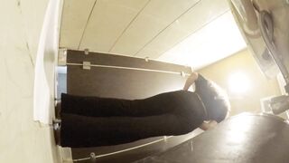 最新流出厕拍大神又找到一份给新KTV送酒的工作❤️趁此机会潜入女厕偷拍❤️撅屁股尿尿萝莉装黑丝少妇抠逼