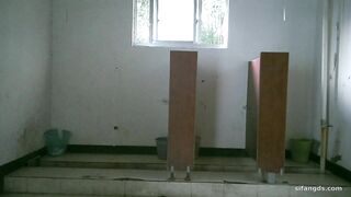 4月流出佼佼者全景廁拍❤️系列蘇州工業園電子廠女工宿舍女廁——升級全景 溝底雙視角偷拍1