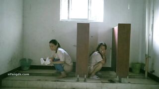 4月流出佼佼者全景廁拍❤️系列蘇州工業園電子廠女工宿舍女廁——升級全景 溝底雙視角偷拍1